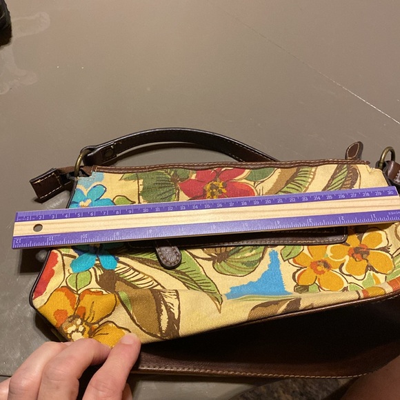 Like new small floral shoulder bag. Super cute bag multi color. - Picture 9 of 11